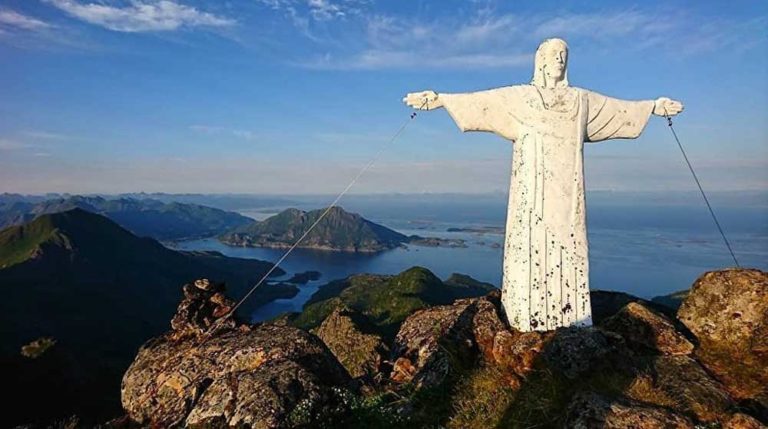 Patung Yesus di Atas Gunung Norwegia Menghilang Secara Misterius