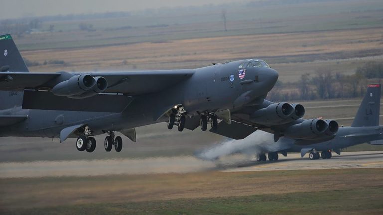 Beberapa B-52 akan Diseret Lagi dari Kuburannya