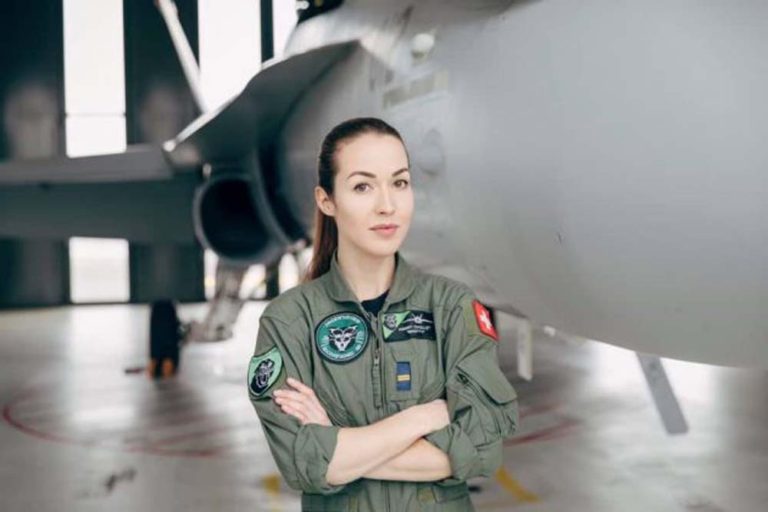 Pilih Ditembak Apa Diajak Terbang? Inilah Pilot Tempur Wanita Pertama Swiss