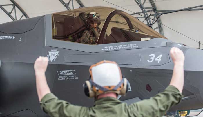 Beautiful and the Stealth, Anneliese Satz Pilot Wanita Pertama F-35B Marinir Amerika