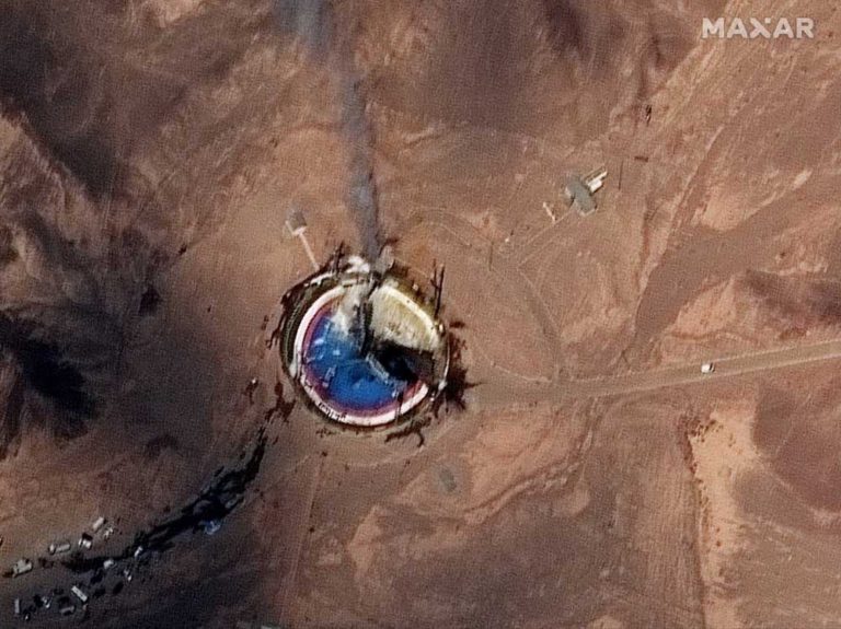 Roket Meledak di Landasan, Iran Kembali Gagal Luncurkan Satelit