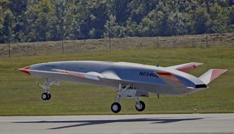 MQ-25A Stingray Debut Terbang