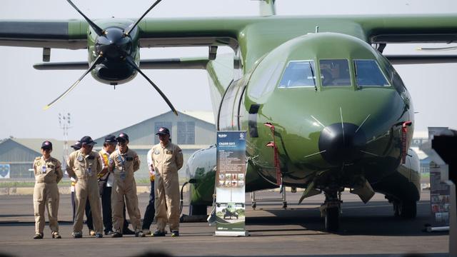 CN-235 Buatan Indonesia Terbang di Langit Himalaya