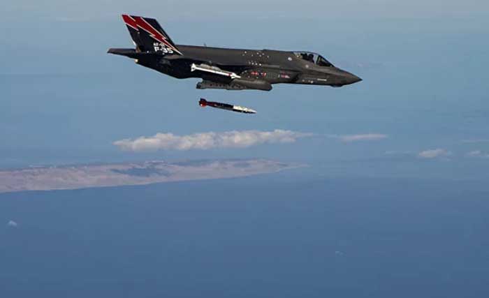 F-35A Tes Jatuhkan Bom Nuklir