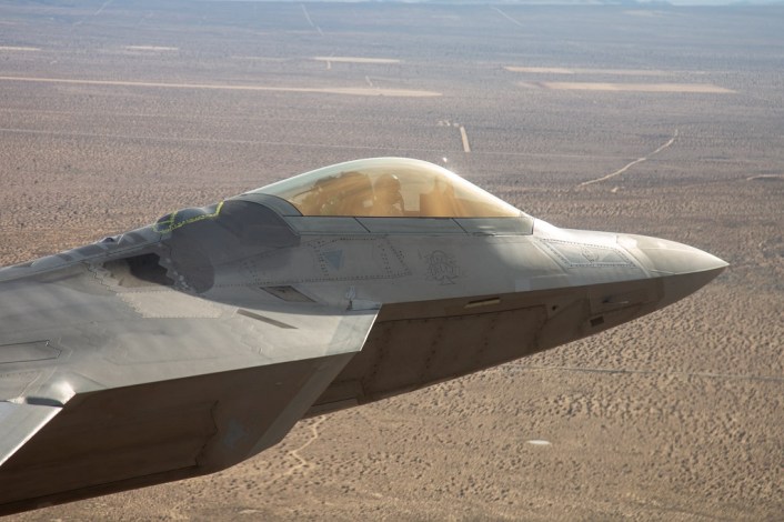 Akankah F-22 Jadi Tomcat Abad ke-21?