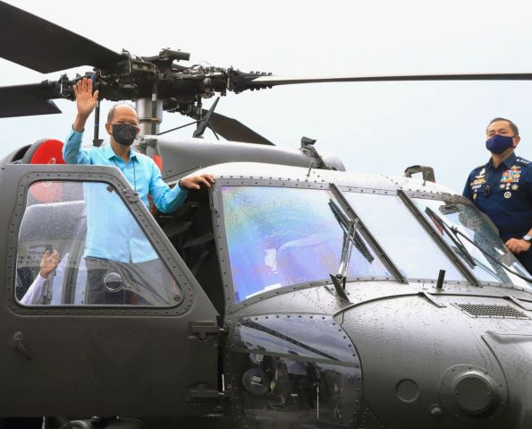 Angkatan Udara Filipina Lantik Enam S-70i Black Hawk Pertama