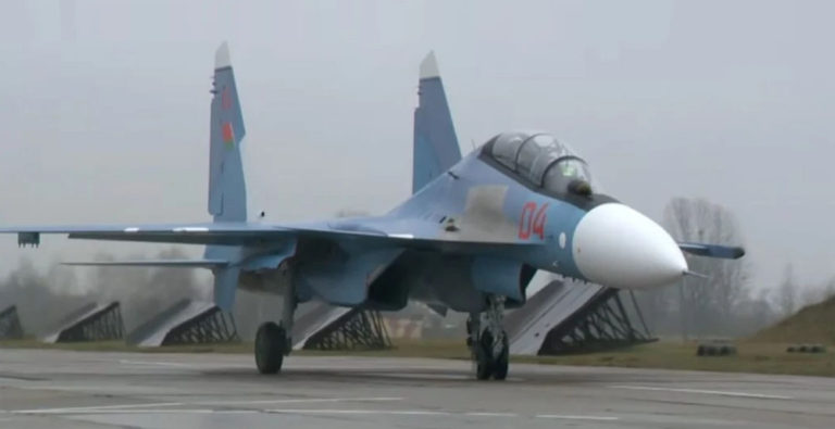 Rusia Kirim Su-30 dengan Avionik Canggih Buatan Perancis ke Belarus