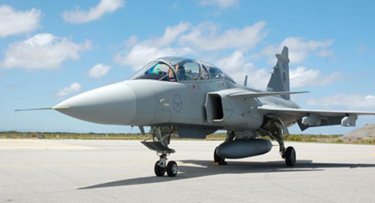 Swedia Tawarkan Gripen Gratis ke Ceko